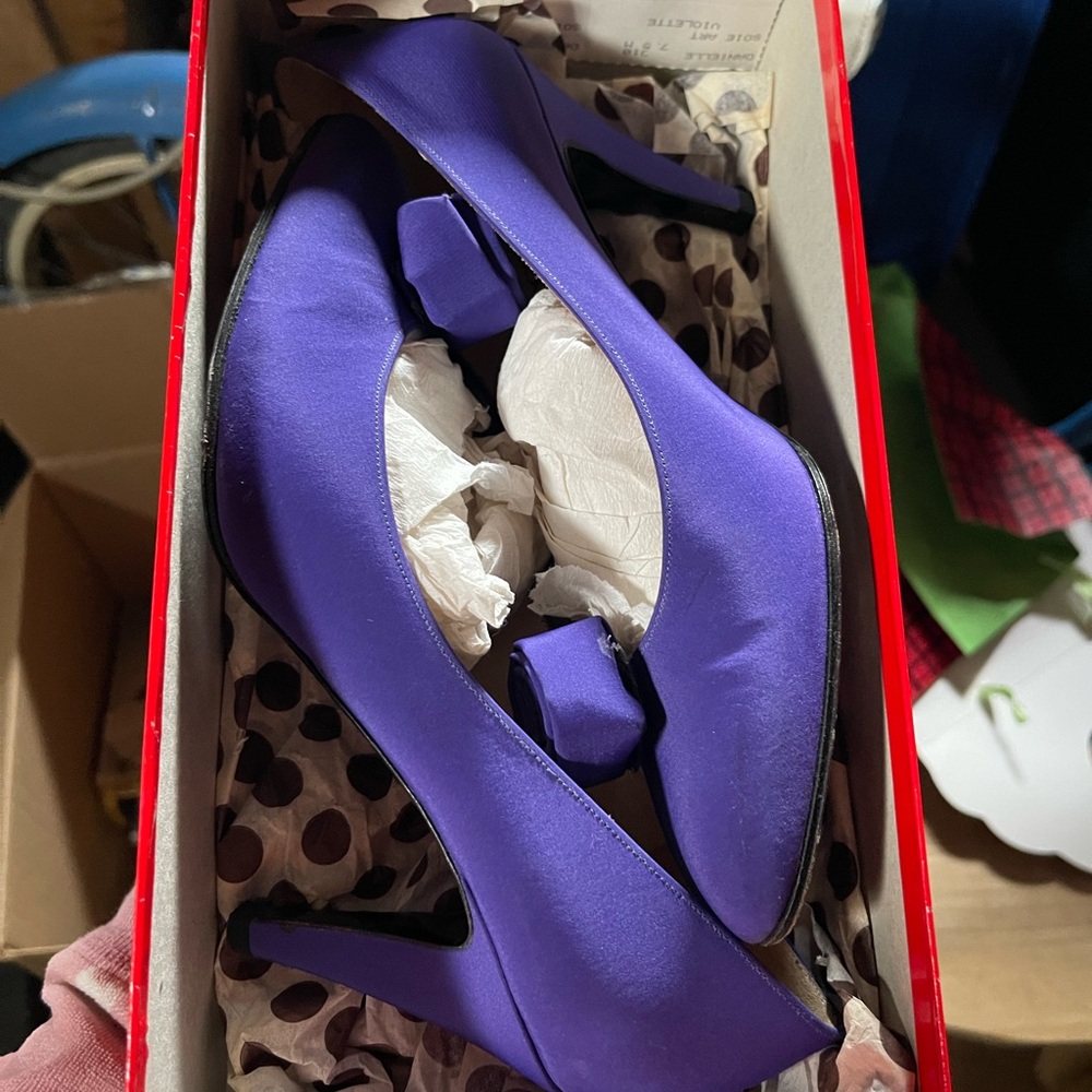 Vibrant Vintage Charles Jordan 7.5 Violet Silk Shoes